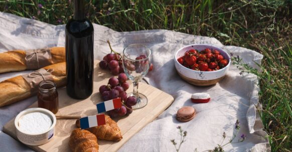 découvrez la délicieuse recette des croissants faits maison, croustillants et dorés à souhait. parfaits pour le petit-déjeuner ou un goûter gourmand, ces viennoiseries se préparent facilement et régalent toute la famille.
