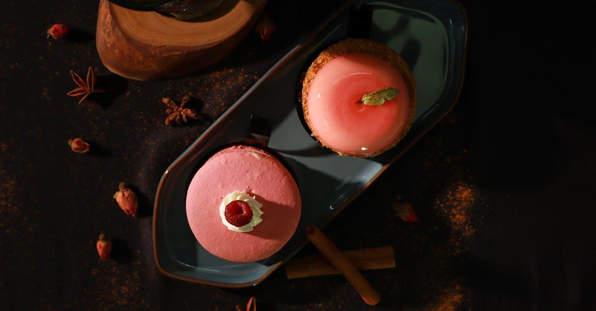 découvrez notre délicieux gâteau aux pommes et à la cannelle, un mélange parfait de saveurs réconfortantes. moelleux et parfumé, il saura ravir vos papilles à chaque bouchée. idéal pour accompagner votre tasse de thé ou café, ce dessert fait maison est parfait pour toutes les occasions.