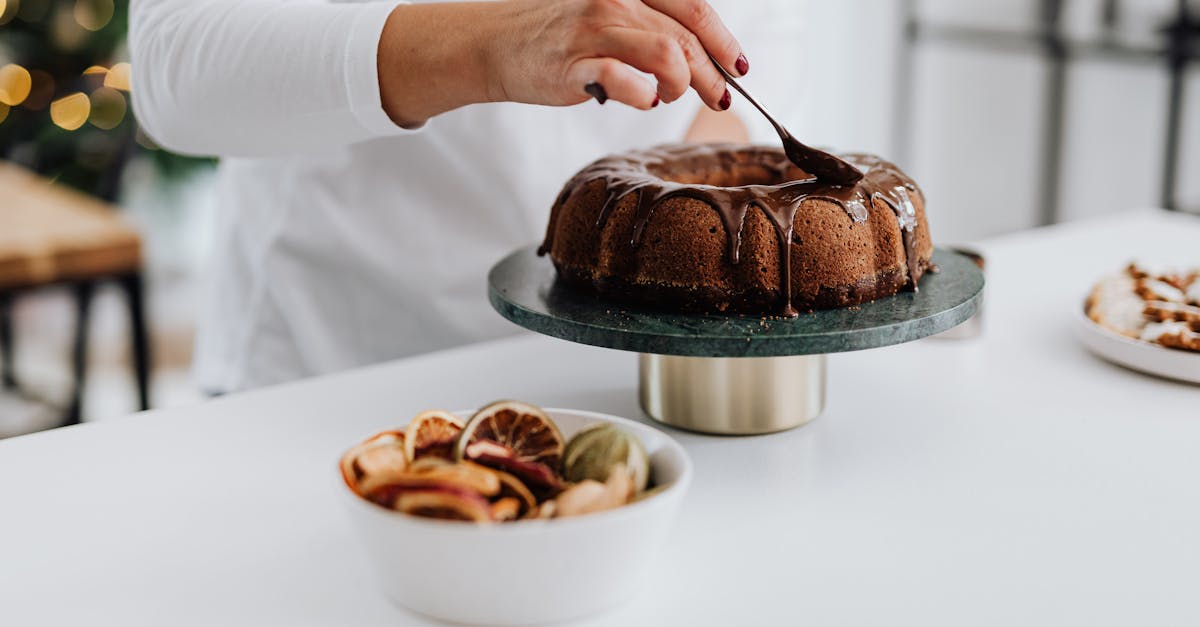 découvrez notre délicieuse recette de gâteau au chocolat, un délice moelleux et riche qui ravira les amateurs de chocolat. facile à préparer, ce dessert est parfait pour toutes les occasions, des anniversaires aux dîners entre amis.
